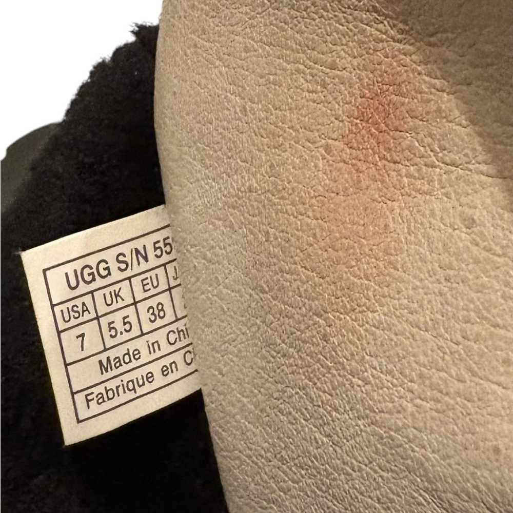 UGG Australia Elsey Black Suede Lace Up Wedge
Winter Boots 5596, Sz 7 - Picture 16 of 16